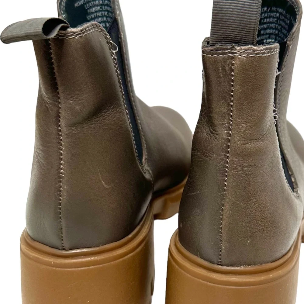 Steve Madden Howler Grey Boots. Size 7 1/2M. NWOB